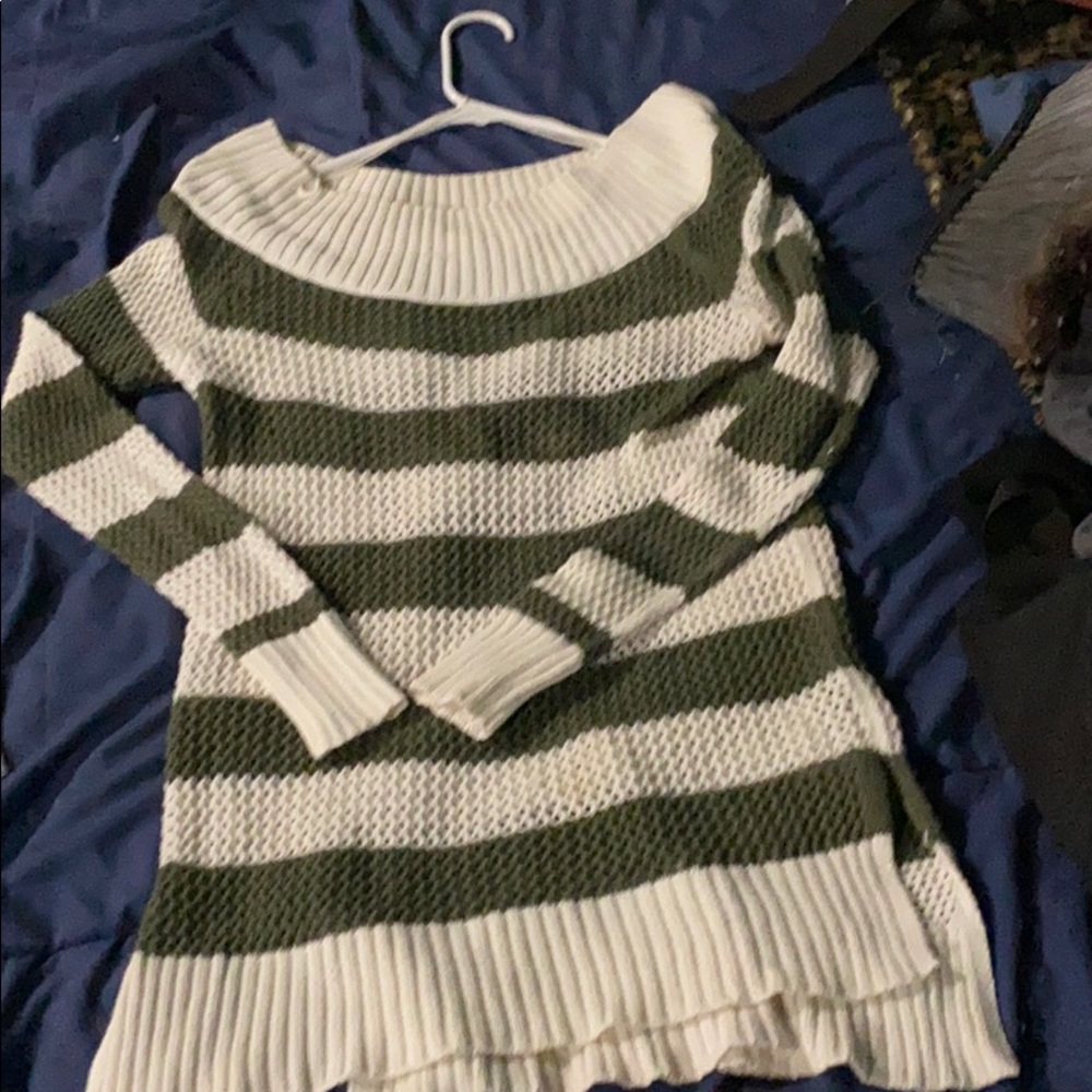 Lg AEO Sweater never worn